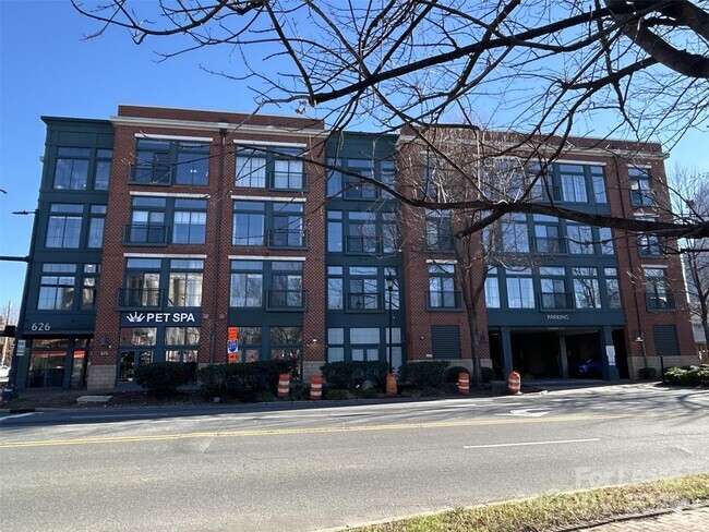 Building Photo - 626 N Graham St Unit 414 Rental