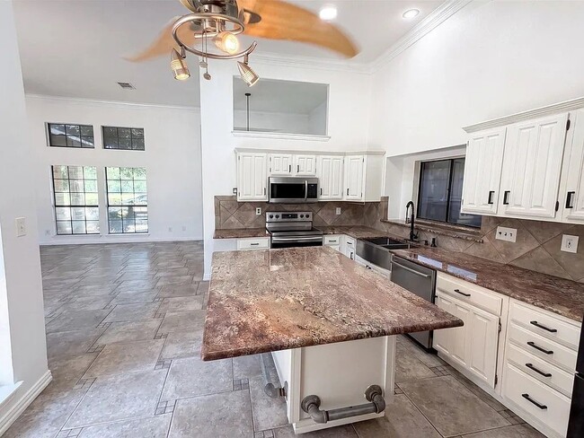 Photo - 1613 Mullins Dr