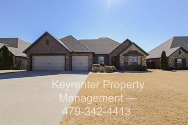 Building Photo - Gorgeous 4-Bedroom Home Ready to move in ASAP.