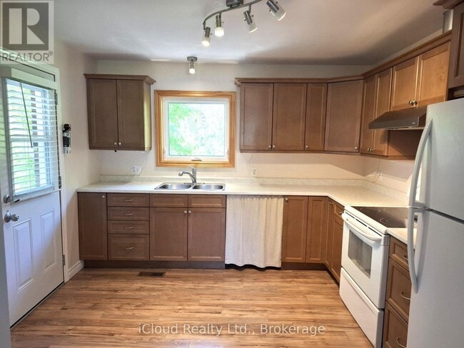 Photo - 481 24th St W