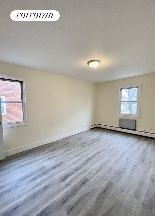 Photo - 15-35-35 209th St