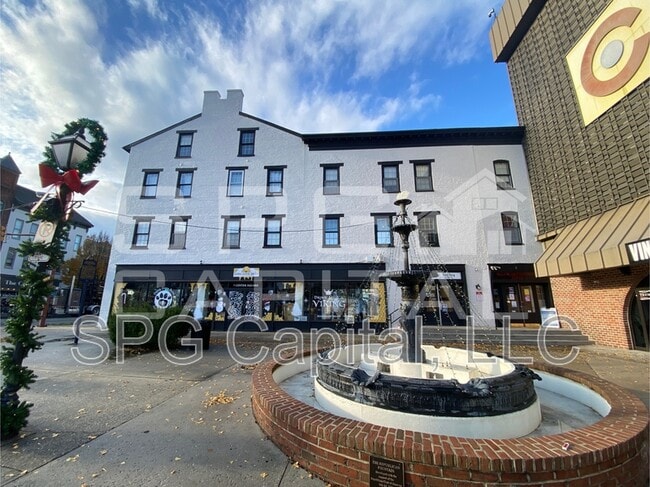 Building Photo - 5 Center Square Unit 32