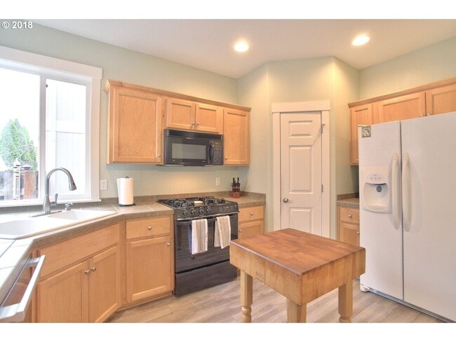 Photo - Comfortable Beaverton Living- 4 Bedroom, 2.5 Bath home Near Nike & Intel with Open Living & Priva...