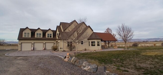 Photo - 1516-1513 13 Rd