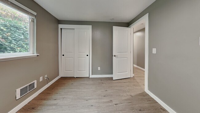 Photo - 1105 S Woodlawn St Unit 2