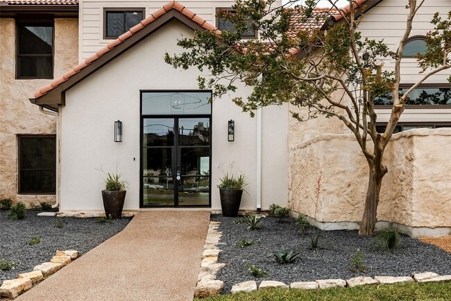 Photo - 3901 Peak Lookout Dr