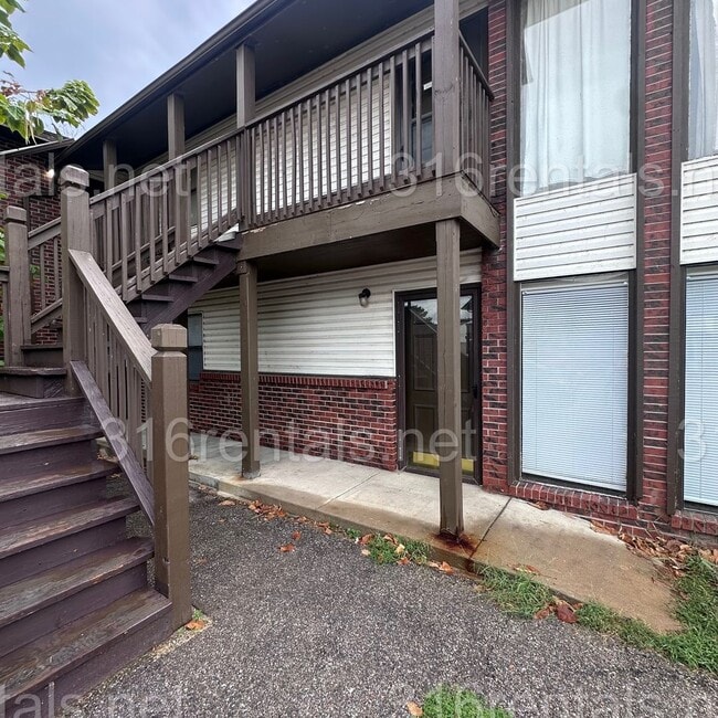 Building Photo - 359 E Marion Ct Unit 359 E Marion Ct Apt 1