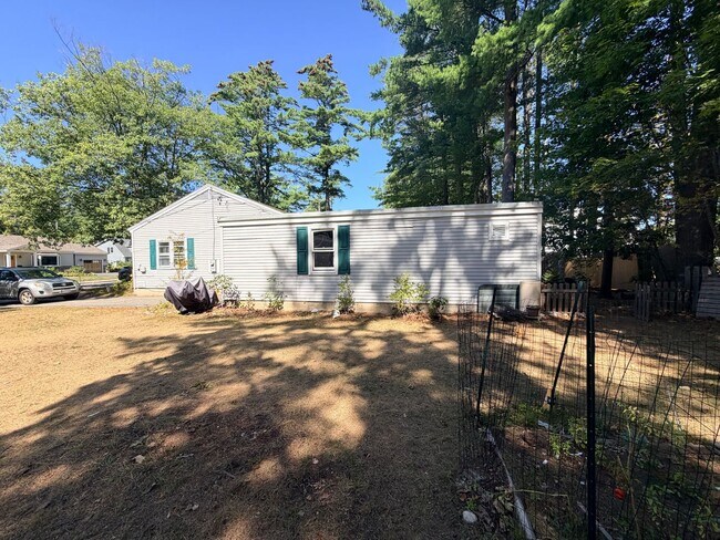 35 Intrepid St