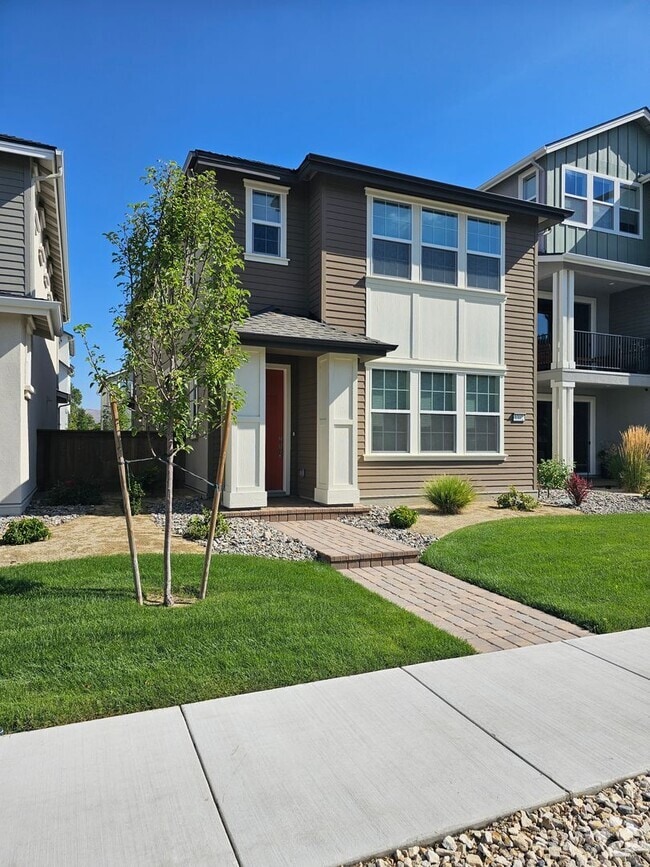 Building Photo - New 2022 Home on Little Lane