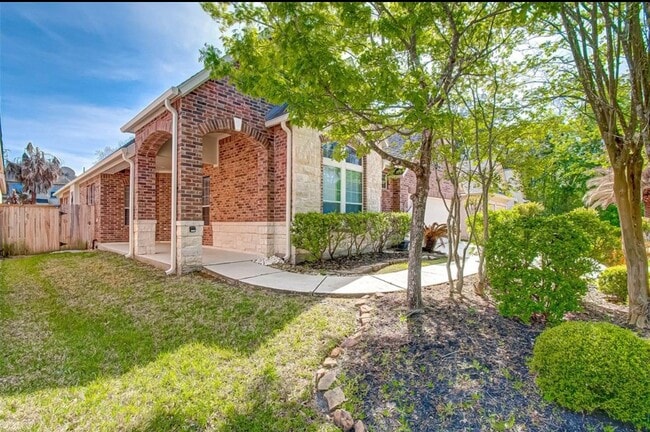 Photo - 75 Tapestry Forest Pl
