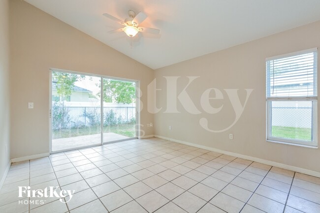 Photo - 521 Finch Ln