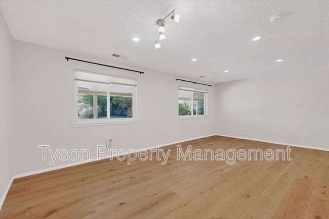 Photo - 8301 Cherry Hills Dr NE