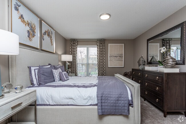2BR, 2BA - 1,002 SF