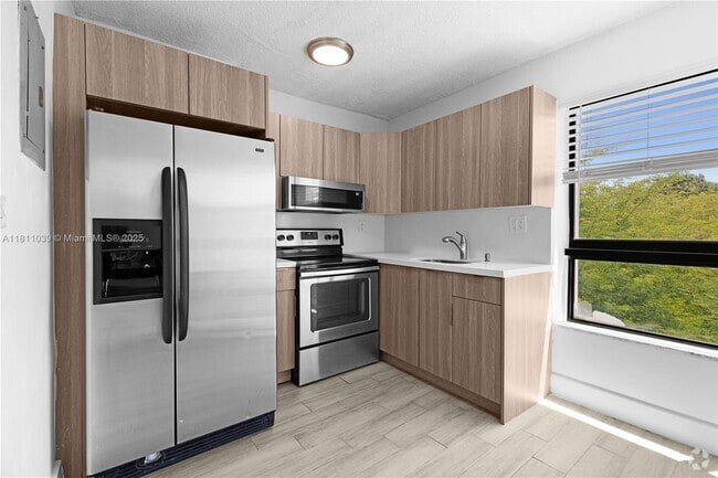 Building Photo - 810 Salzedo St Unit 30 Rental