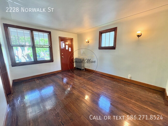 Photo - 2228 Norwalk St