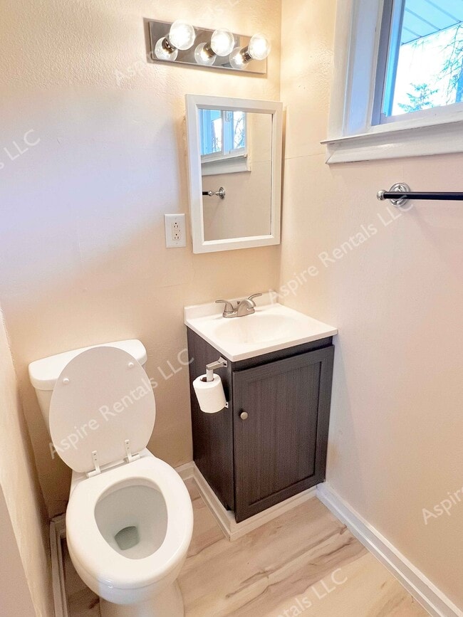 Photo - 214 W Worley St