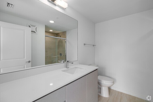 2BR, 2BA w/ Den - 1,085SF - Primary Bathroom - Millenia Park Orlando