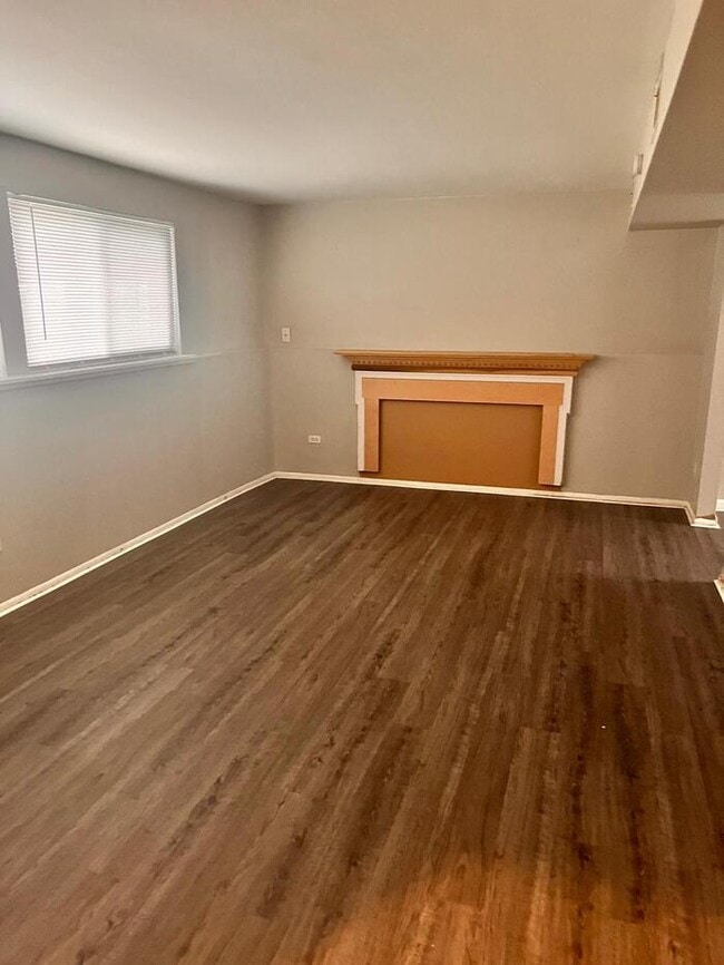 Photo - Hardwood Floors- Large Space - Garage