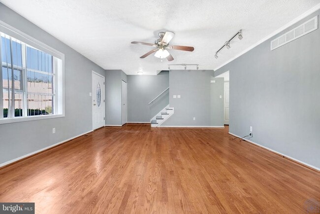 Photo - 421 Gatewood Ct