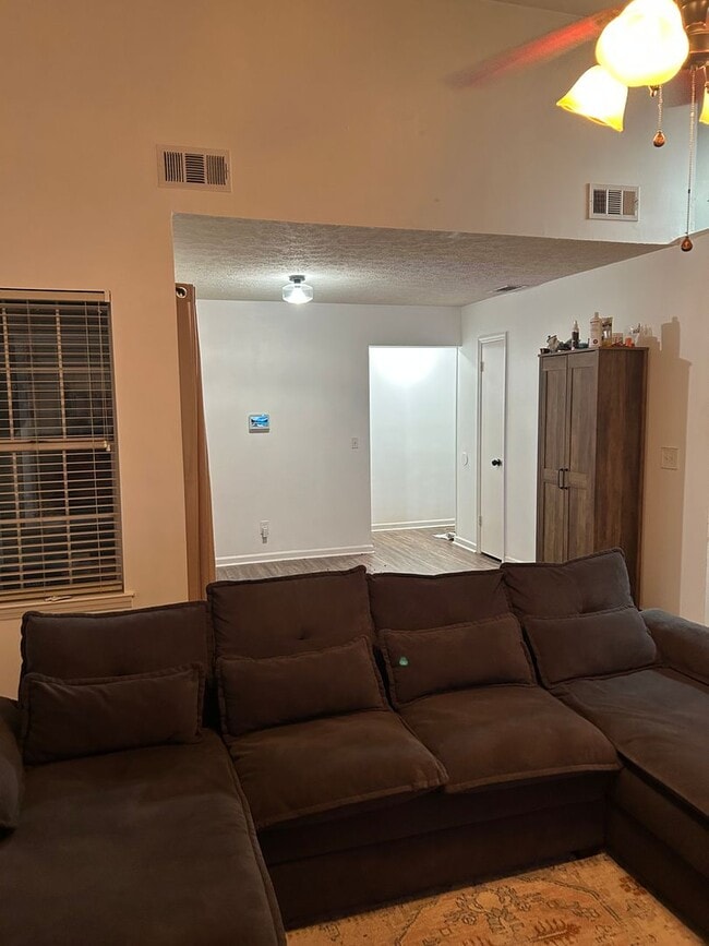 Photo - 109 Live Oak Cir