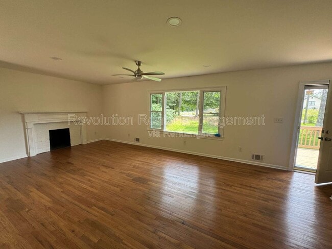 Photo - 32 Hillcrest Dr SE