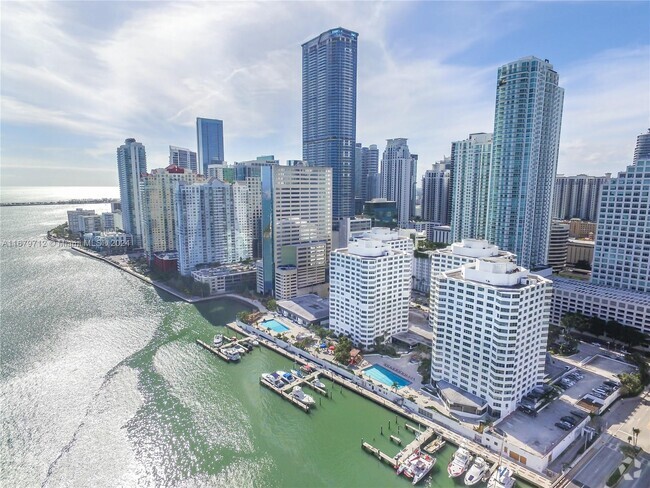 Building Photo - 905 Brickell Bay Dr Unit 1530B Rental