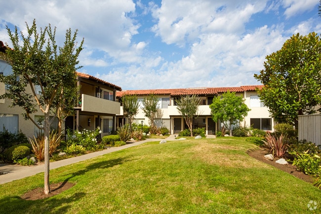 111 Tustin Plaza Apartments