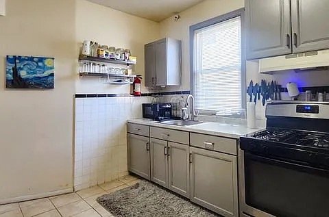 Building Photo - 13 N Spring St Unit Apt