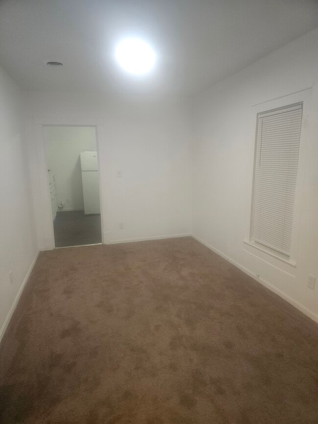 livingrm/dnrm - 1326 Bridge St Unit upper