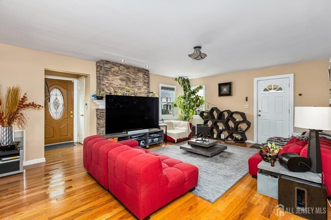 Photo - 165 MacArthur Ave