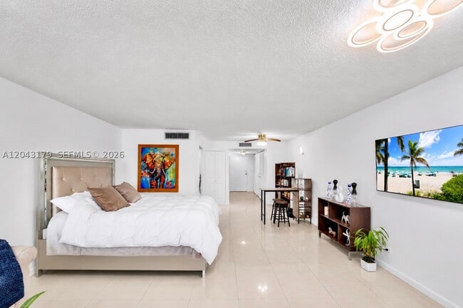 Building Photo - 250 174th St Unit 810(Available Now)
