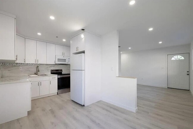 Photo - 1555 NW 34th St Unit 1557