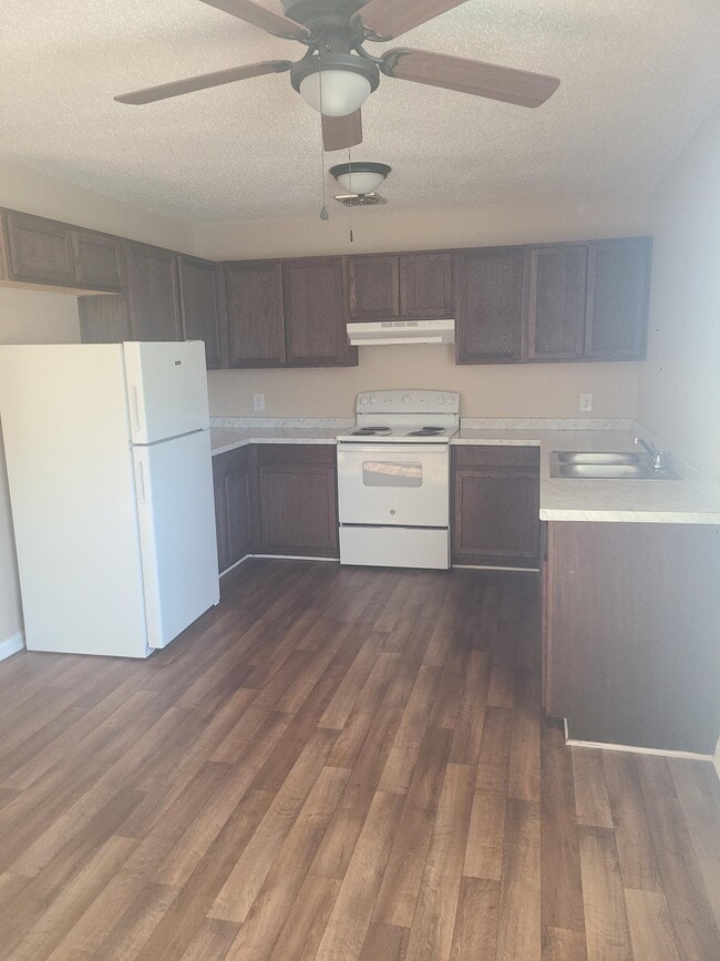 Photo - East Winds Apartments