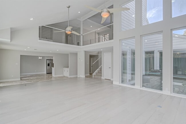 Photo - 915 Daria Dr