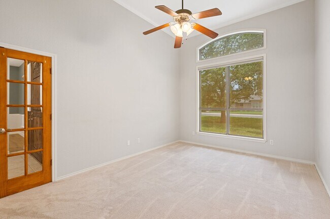 Photo - 307 Echo Valley Dr