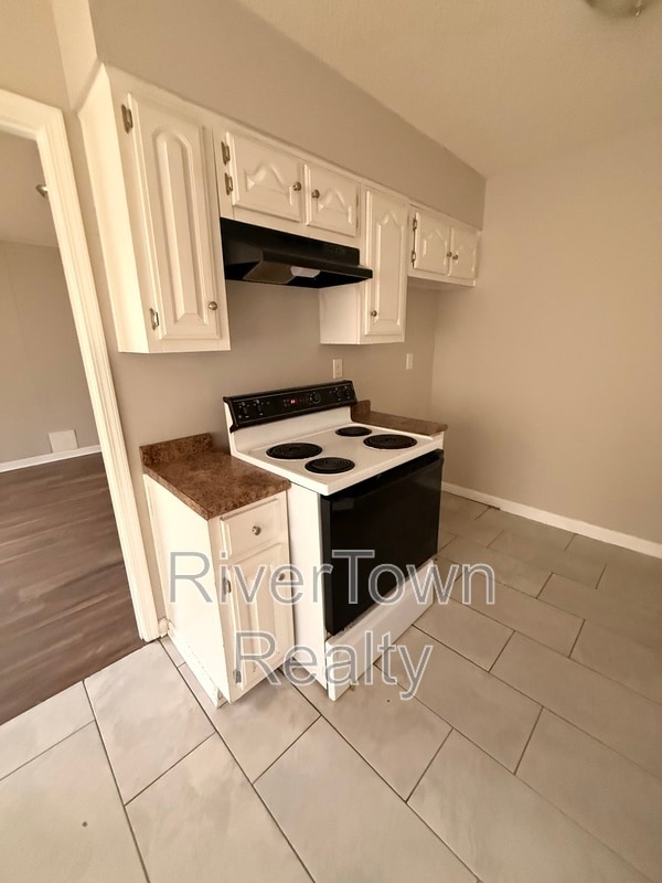 Photo - 2864 Whitney Ave