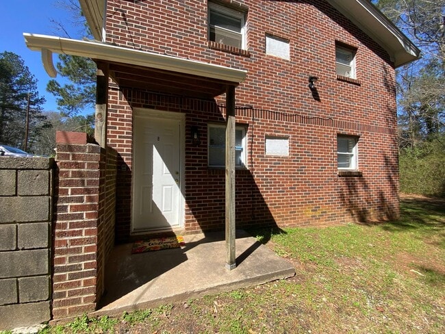 Building Photo - 2362 Airport Dr Unit B