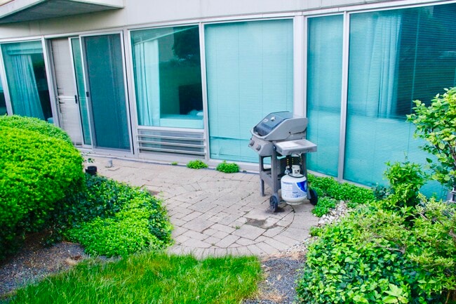 Photo - 1720 Maple Ave Unit 411