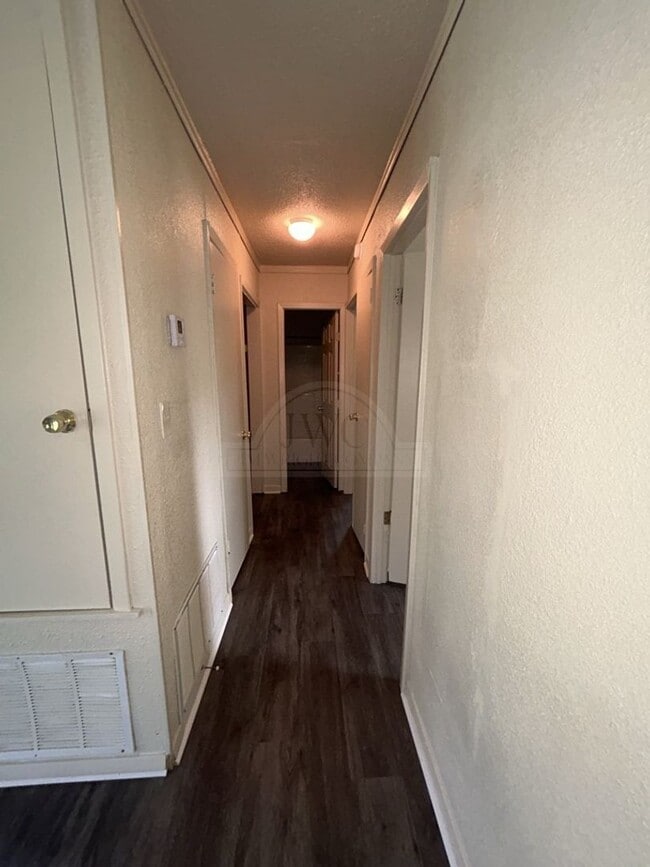 Photo - ***Two-Weeks Free Rent***910 Evergreen Str...