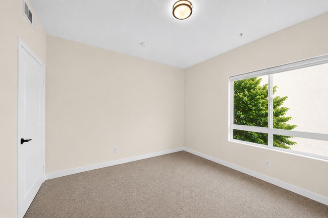 Photo - 2321 W 10th St Unidad 402