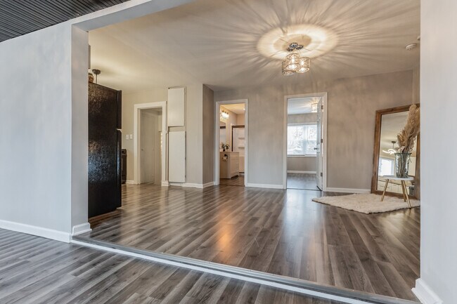 Photo - 1710 W 4th St