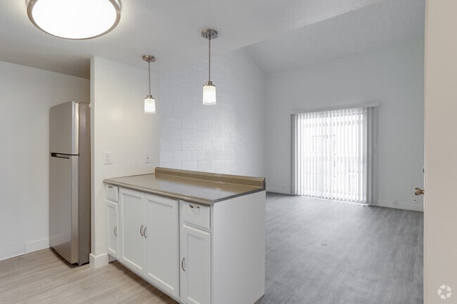 Studio, 1BA - 642SF