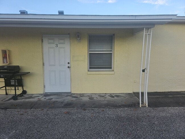 Photo - 271 Ridge Rd NW