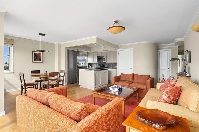 77 E 12th St Unit 4K