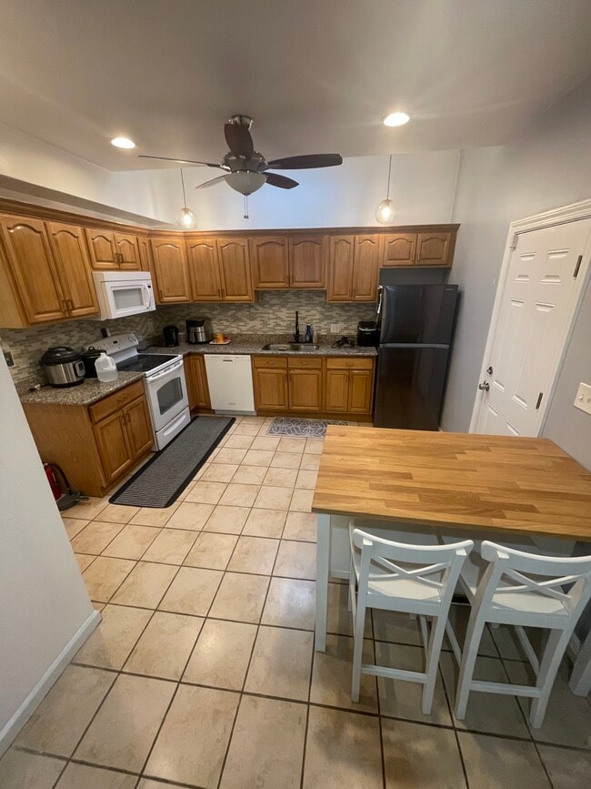 kitchen/dining room - 1507 N Hancock St