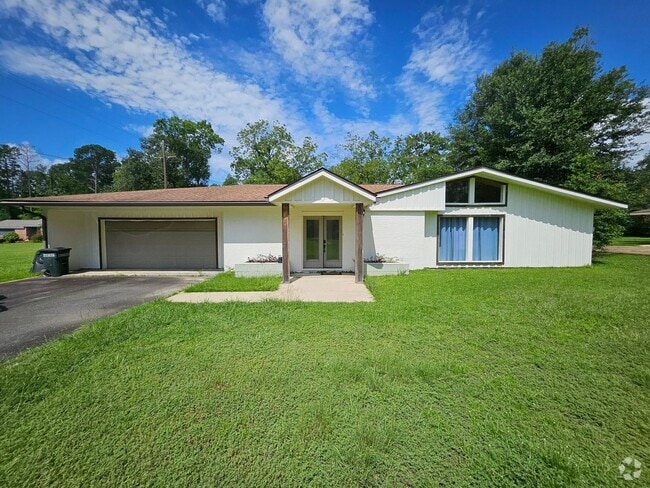 Building Photo - 403 S Texas St Rental