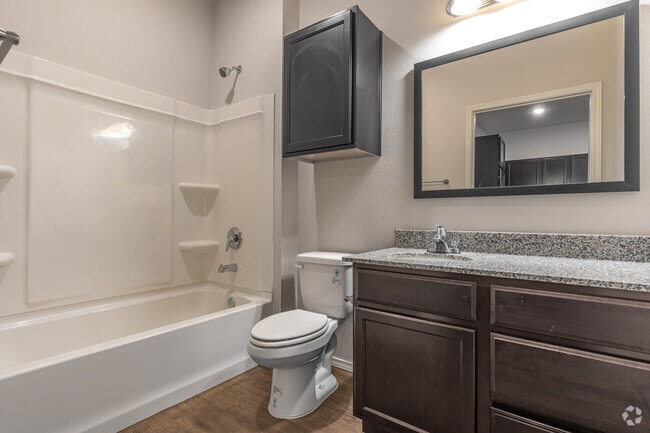 1BR, 1BA - 707SF - Bathroom