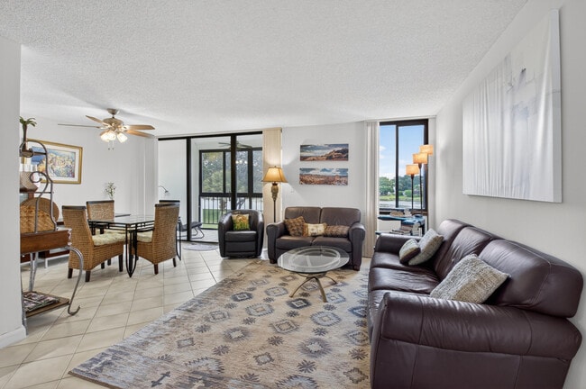 Building Photo - 3604 Bridgewood Dr