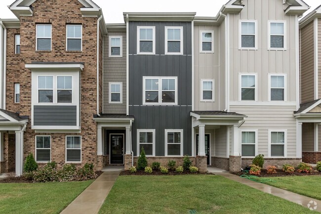 Building Photo - High End Townhome in NE Raleigh Right Off ...