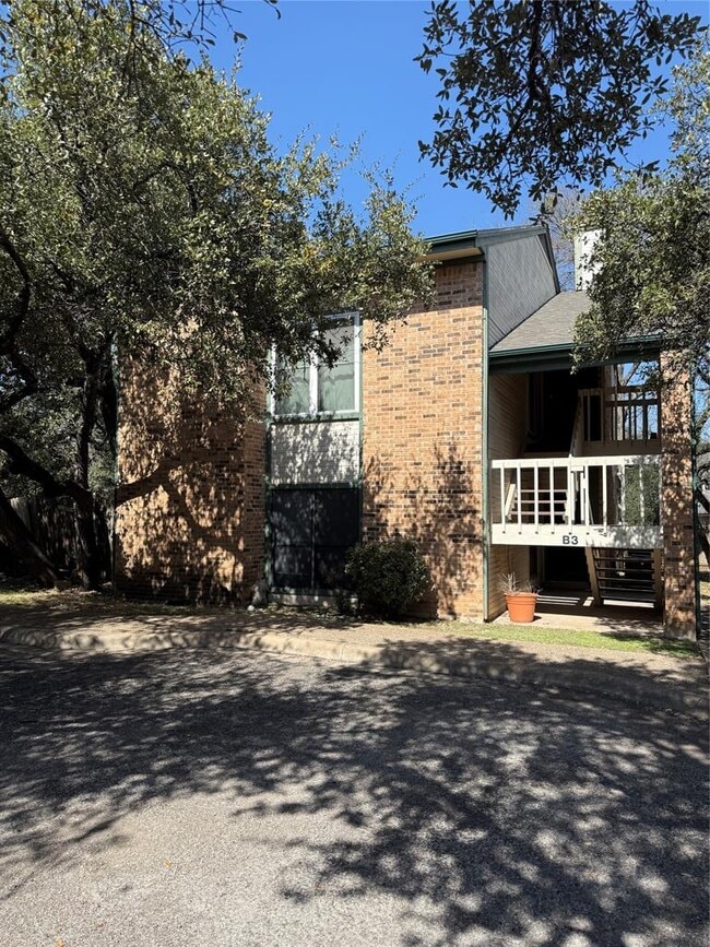 Building Photo - 6501 Columbia Oaks Ct Unit 3B